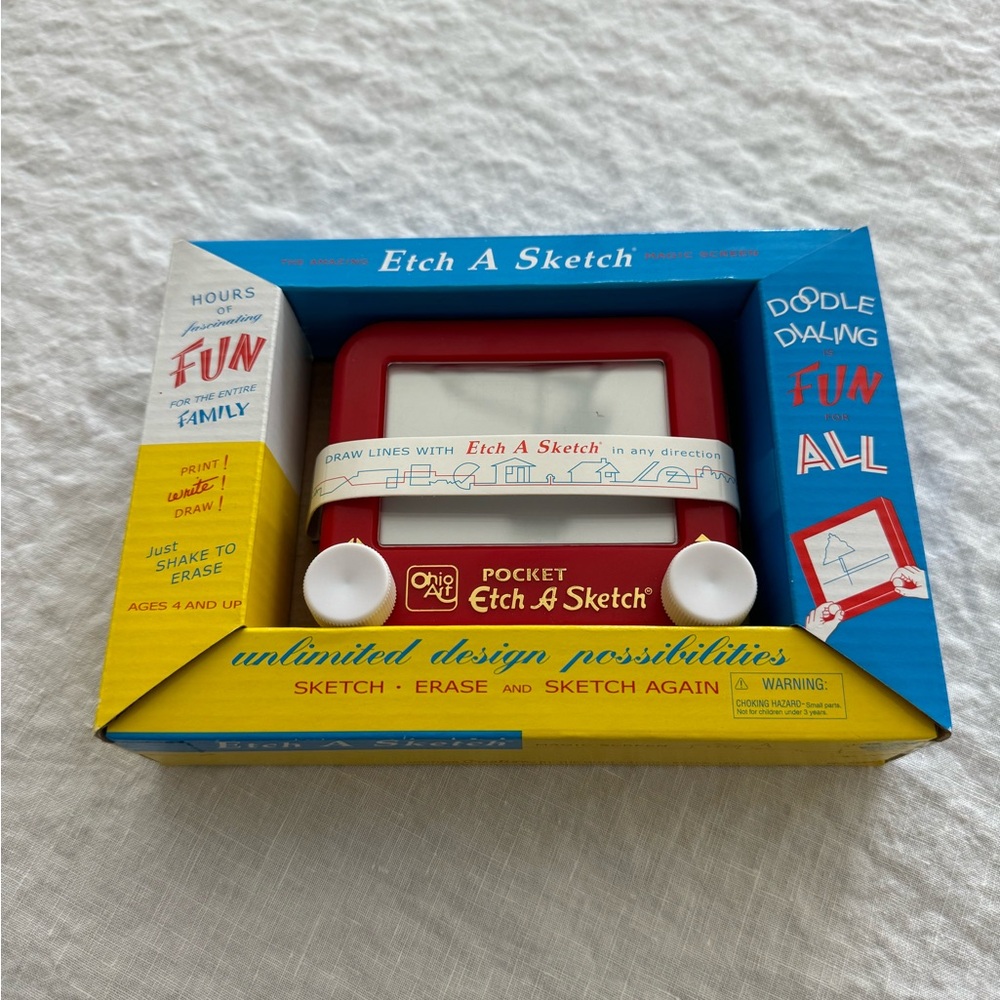 Vintage 2003 Etch A Sketch . New in box